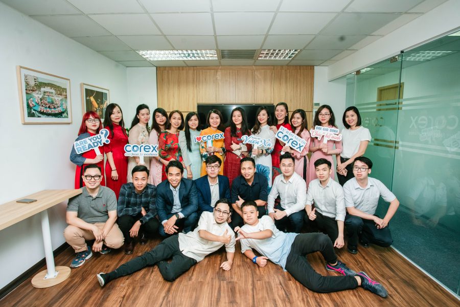 Tiệc thân mật chào mừng văn phòng mới